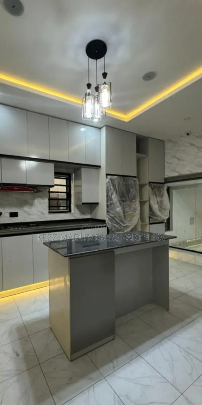 4bdrm Duplex in New Gra , Port for sale