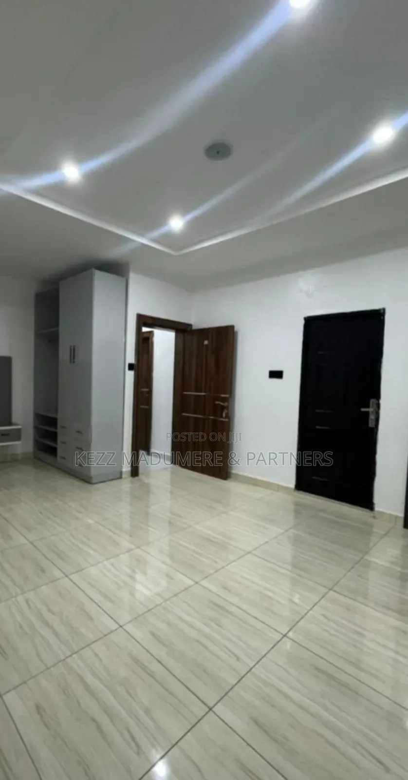 4bdrm Duplex in New Gra , Port for sale