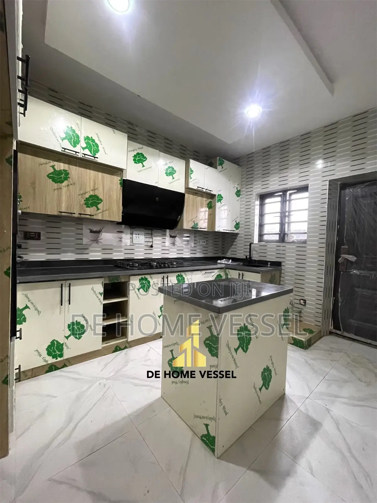 3bdrm Townhouse/Terrace in Lekki for Sale