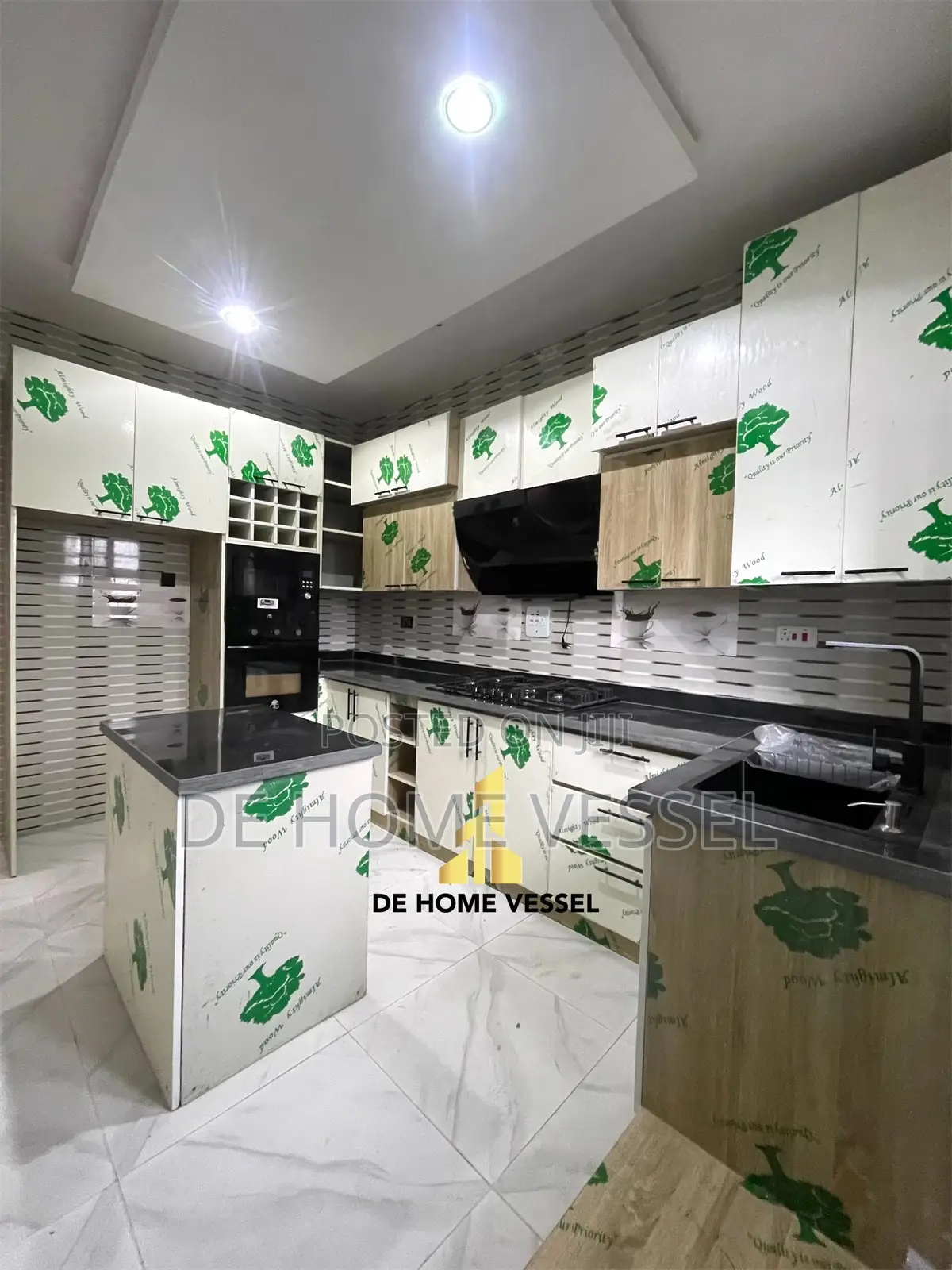 3bdrm Townhouse/Terrace in Lekki for Sale