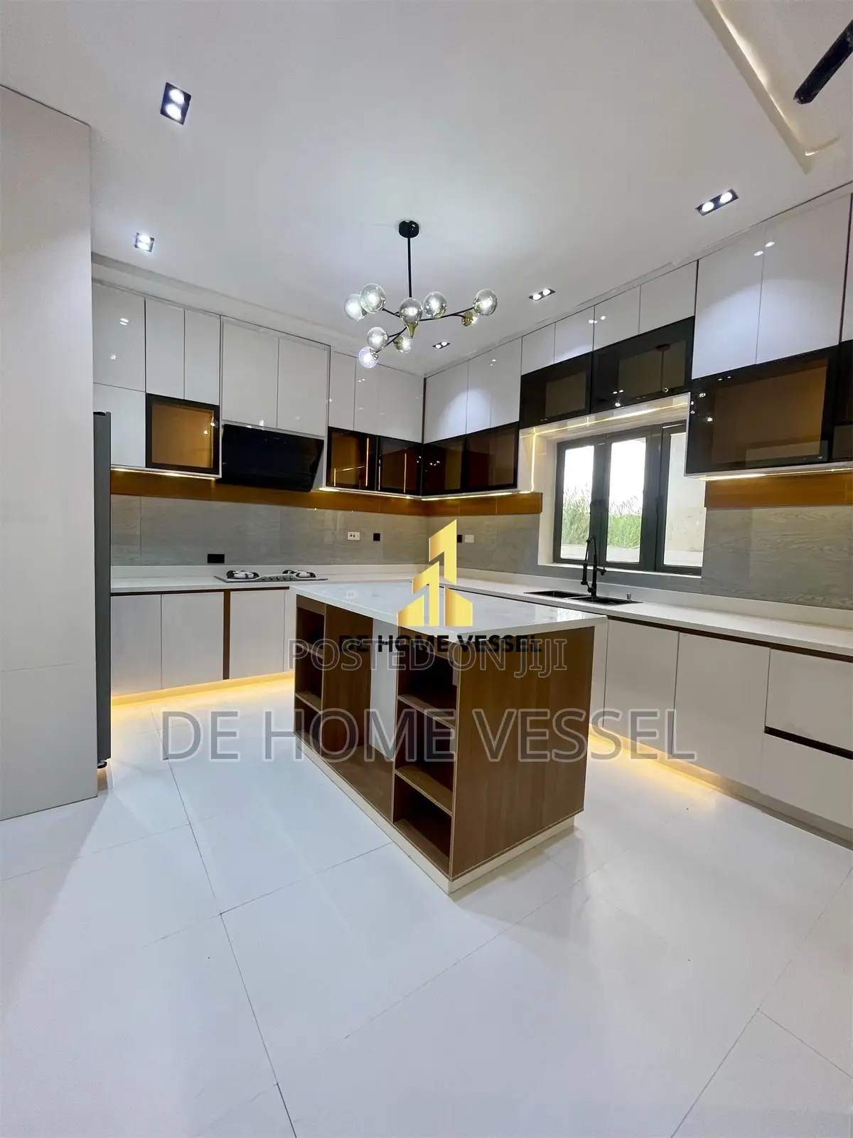 5bdrm Duplex in Lekki for sale