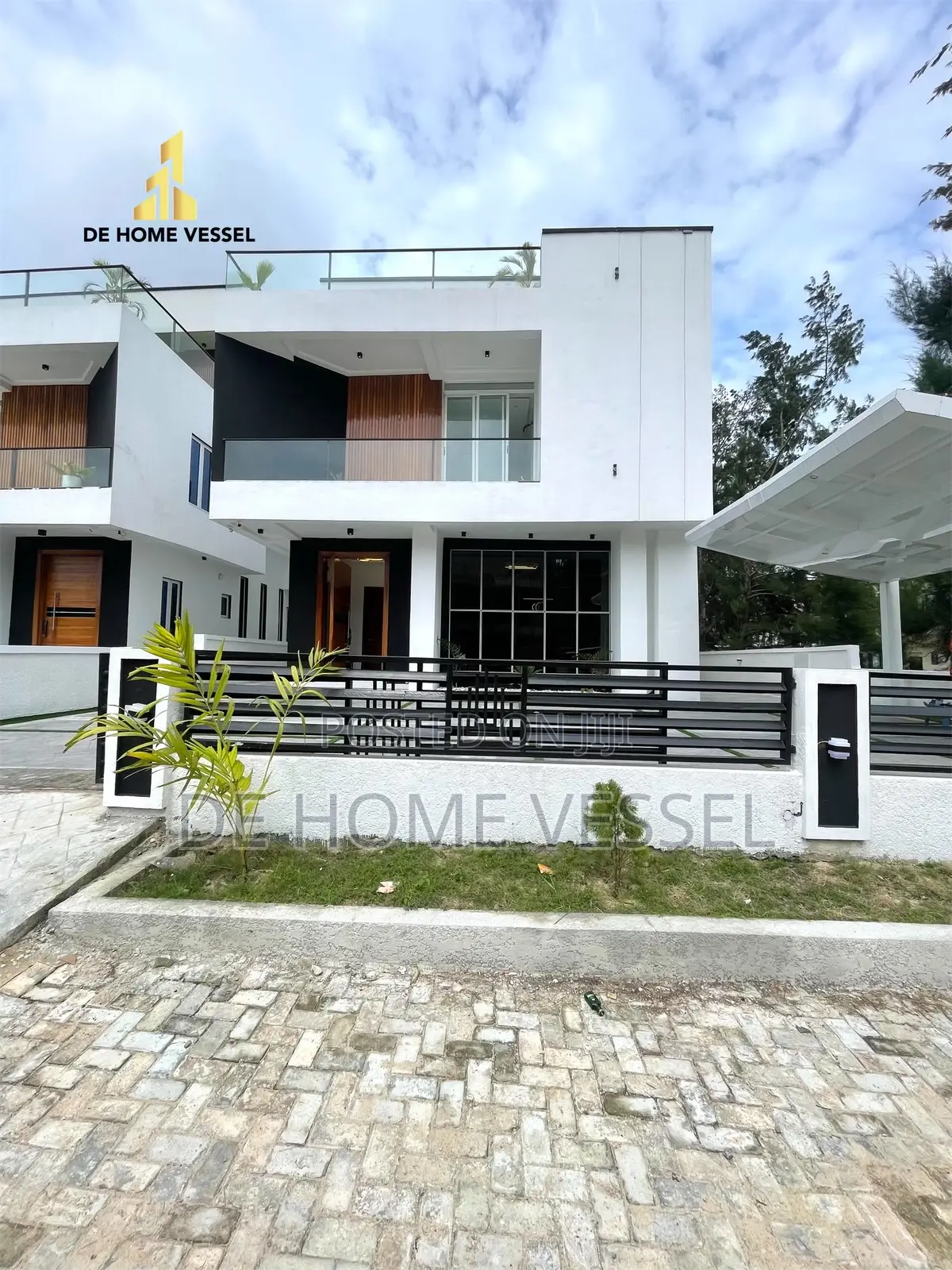 5bdrm Duplex in Ikota for sale