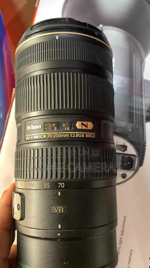 Nikon 70-200mm F/2.8 Lens