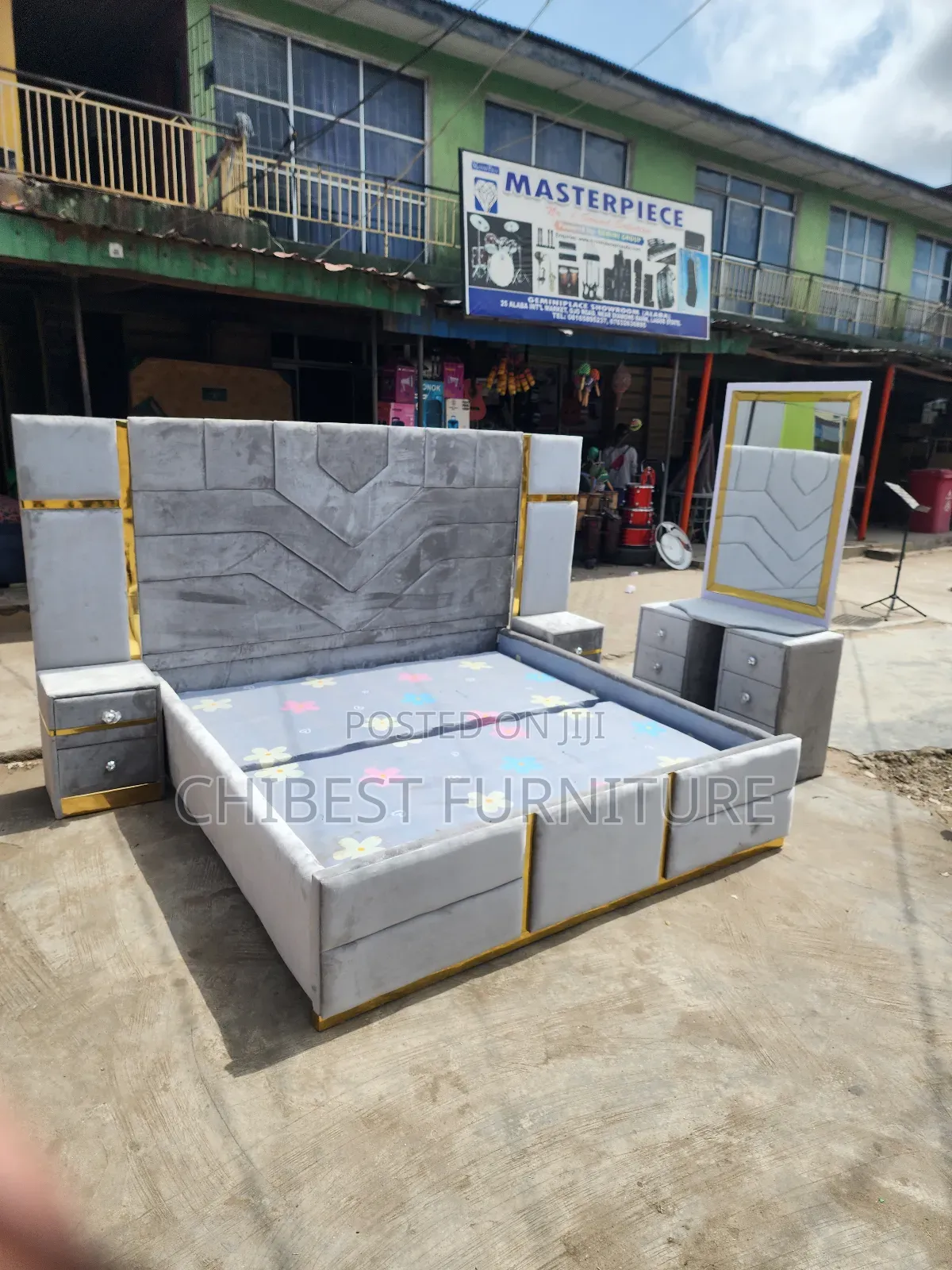 Quality 6by6 Complete Set of Upholstery Padded Bed