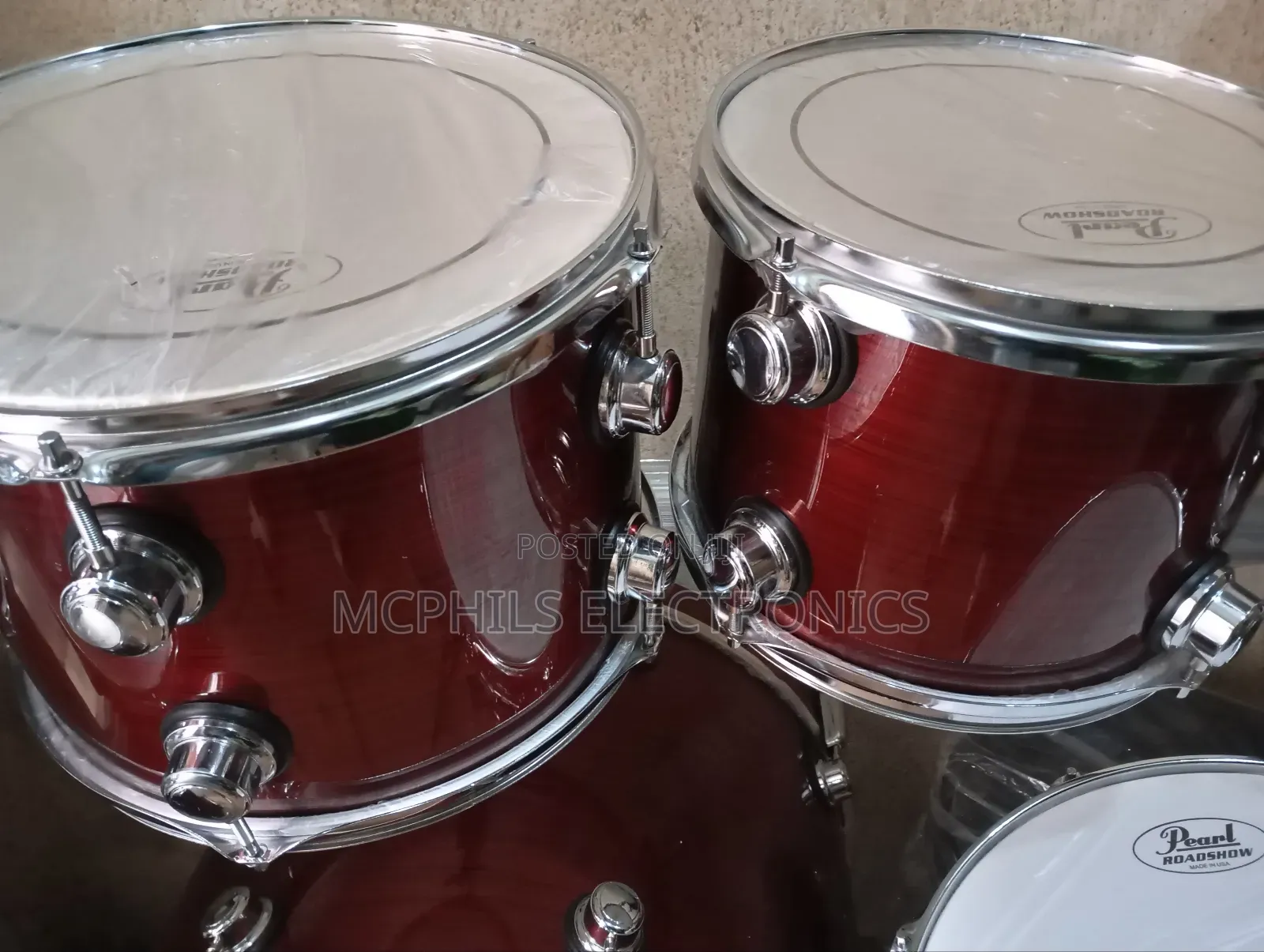 Pearl's Roadshow 7-Piece Rack Professional Drums Set
