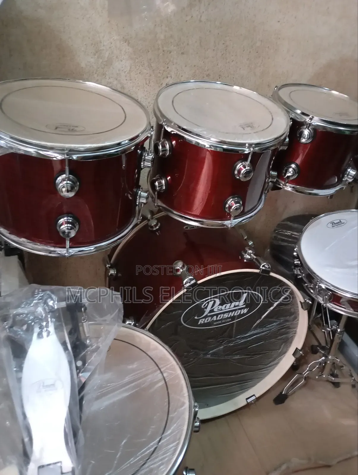 Pearl's Roadshow 7-Piece Rack Professional Drums Set