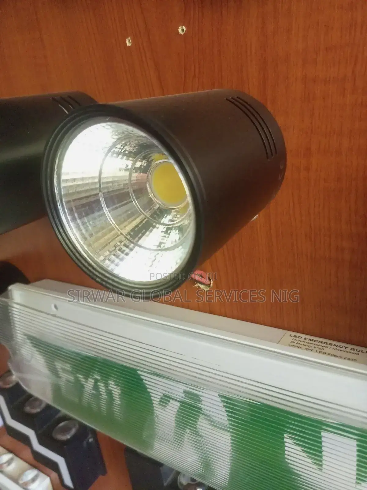 10w Surface Cantilever Spot Light