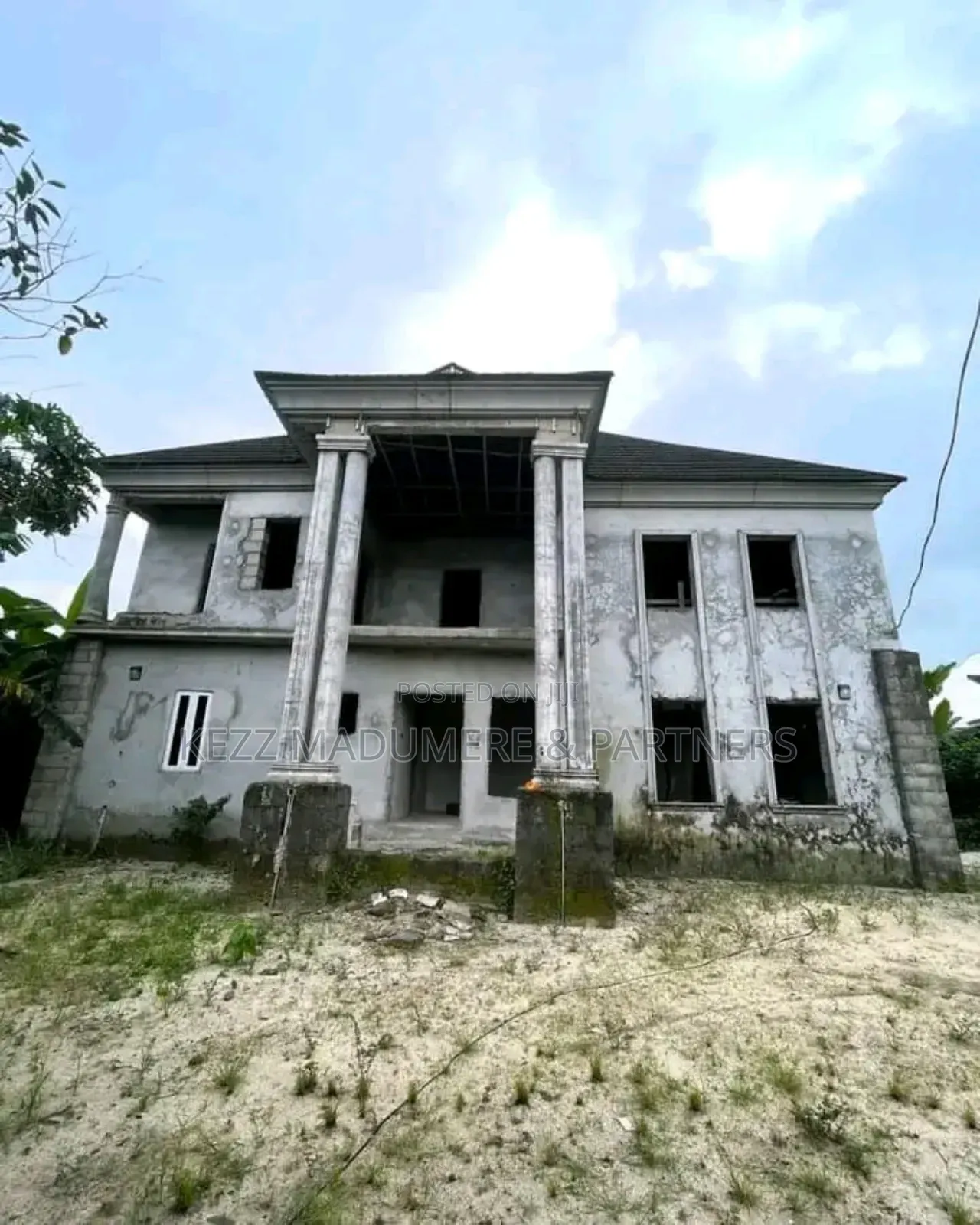 5bdrm Duplex in Inside A Gated for sale