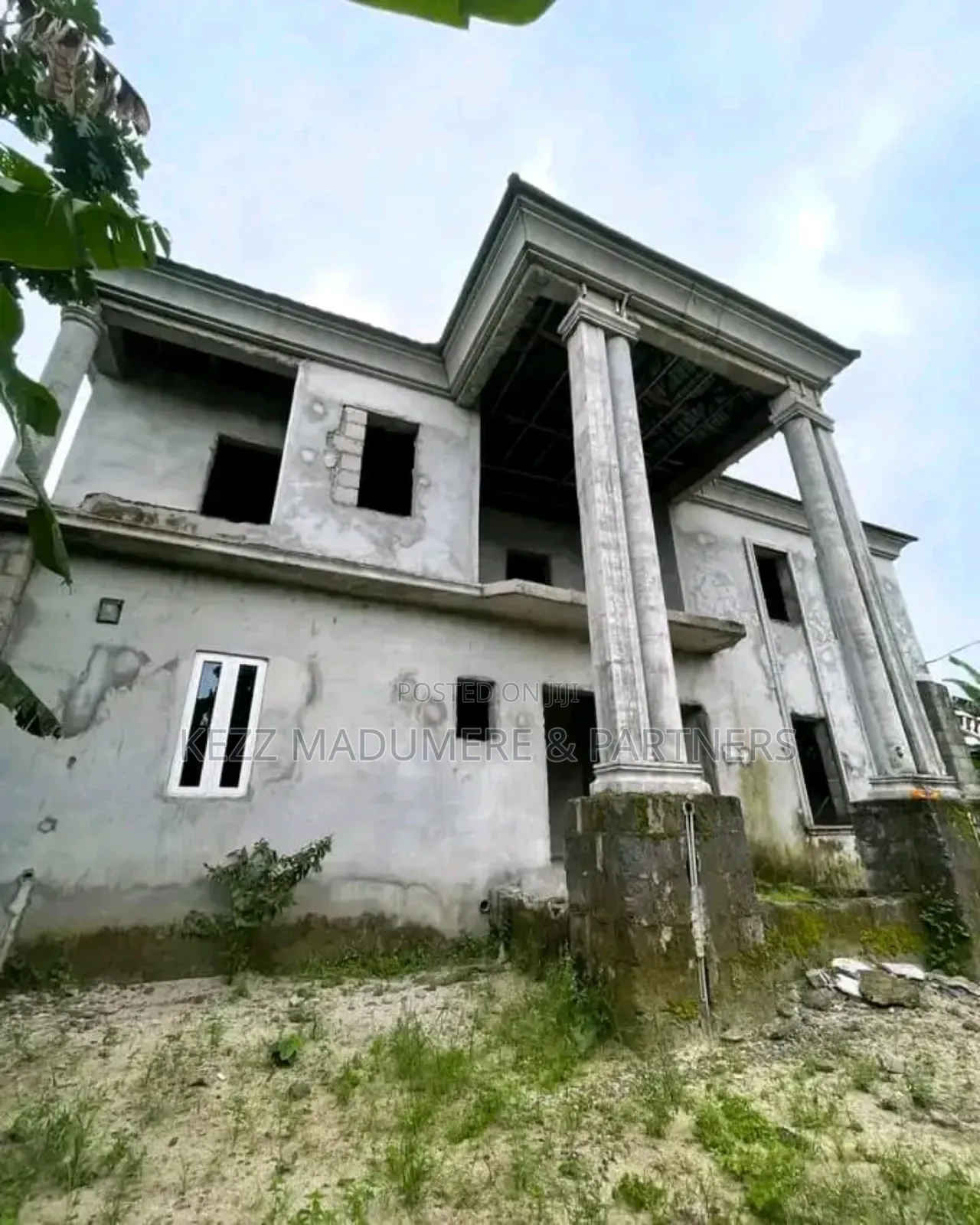 5bdrm Duplex in Inside A Gated for sale