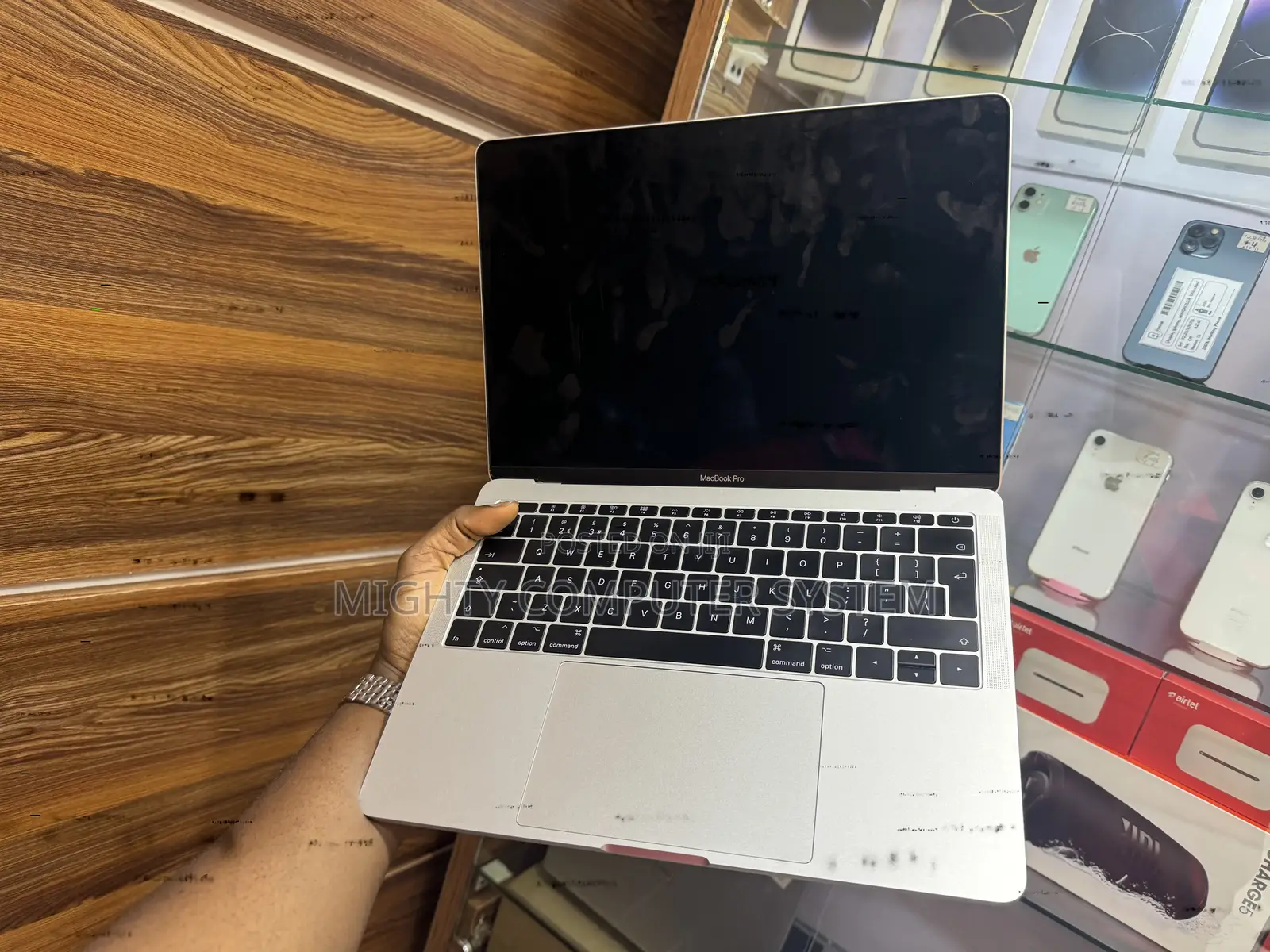 New Laptop Apple MacBook Pro 2017 8GB Intel Core I5 SSD 256GB