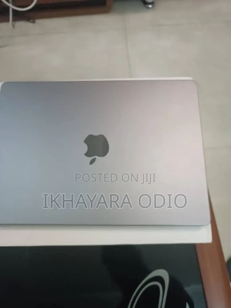 Laptop Apple MacBook Pro 2022 M2 16GB Apple M2 SSD 512GB