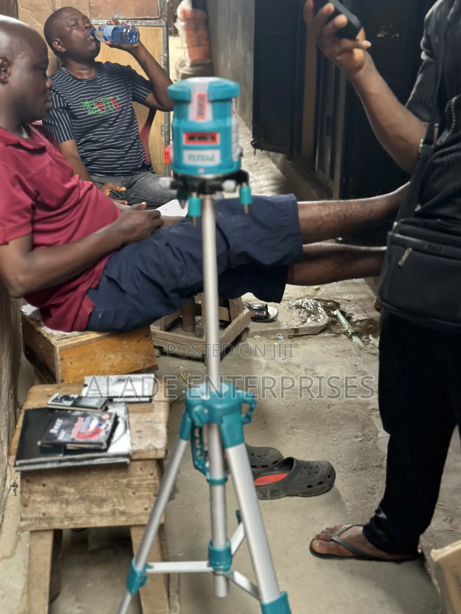 Total Leveling Line Laser(Red Laser Beams) Tll306505