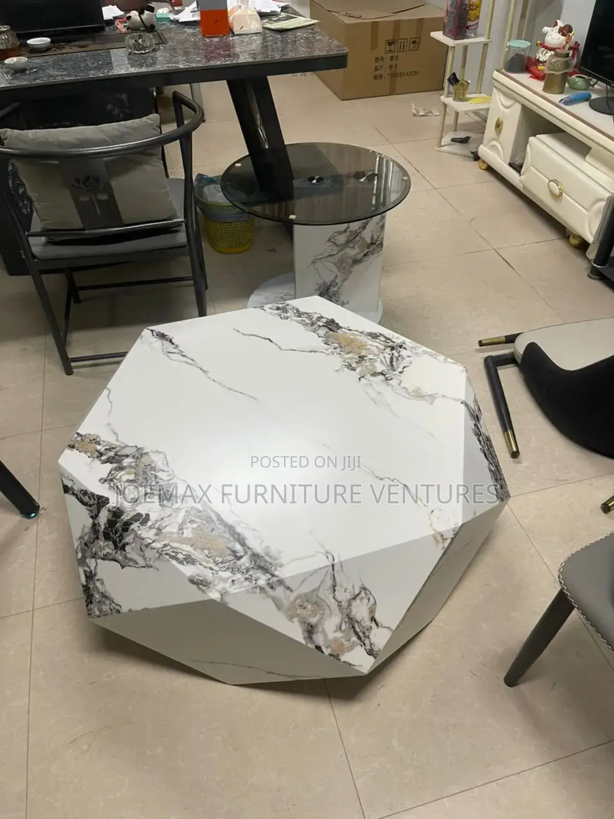 High Quality Turkish Diamond Table With One Stool 4 Feet.