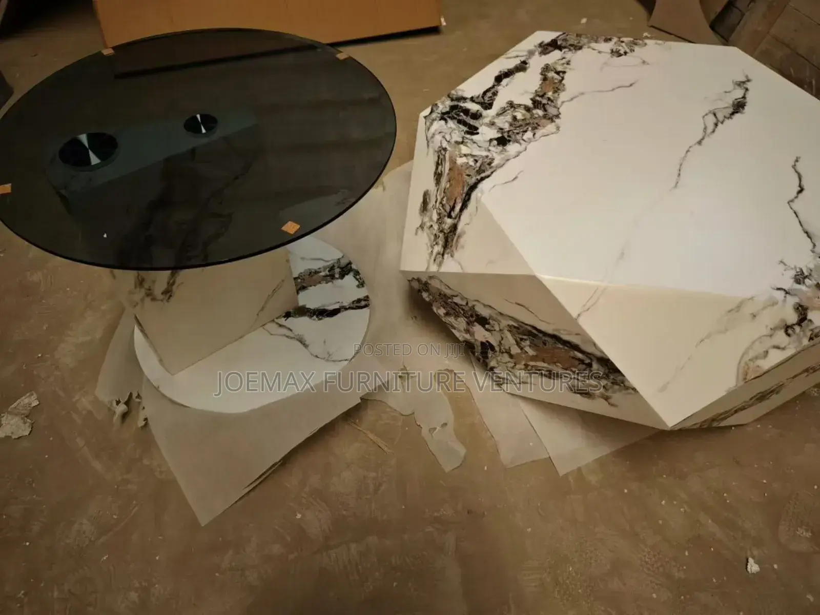 High Quality Turkish Diamond Table With One Stool 4 Feet.