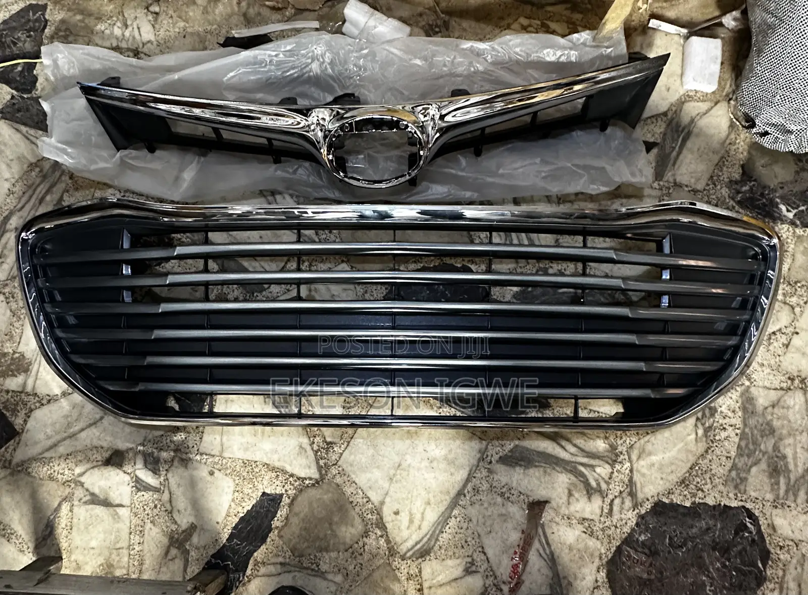 Up and Down Front Bumper Grill Avalon 2018 -020