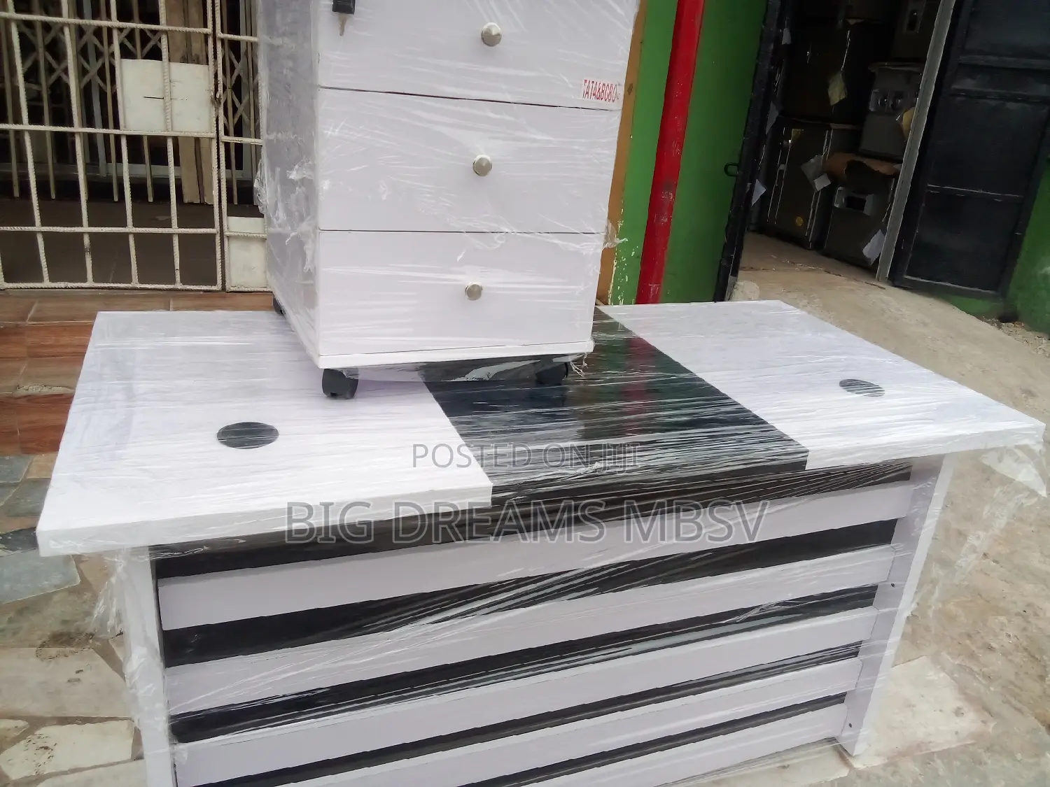 Whit 1.4meter Executive Table With Side Drawer