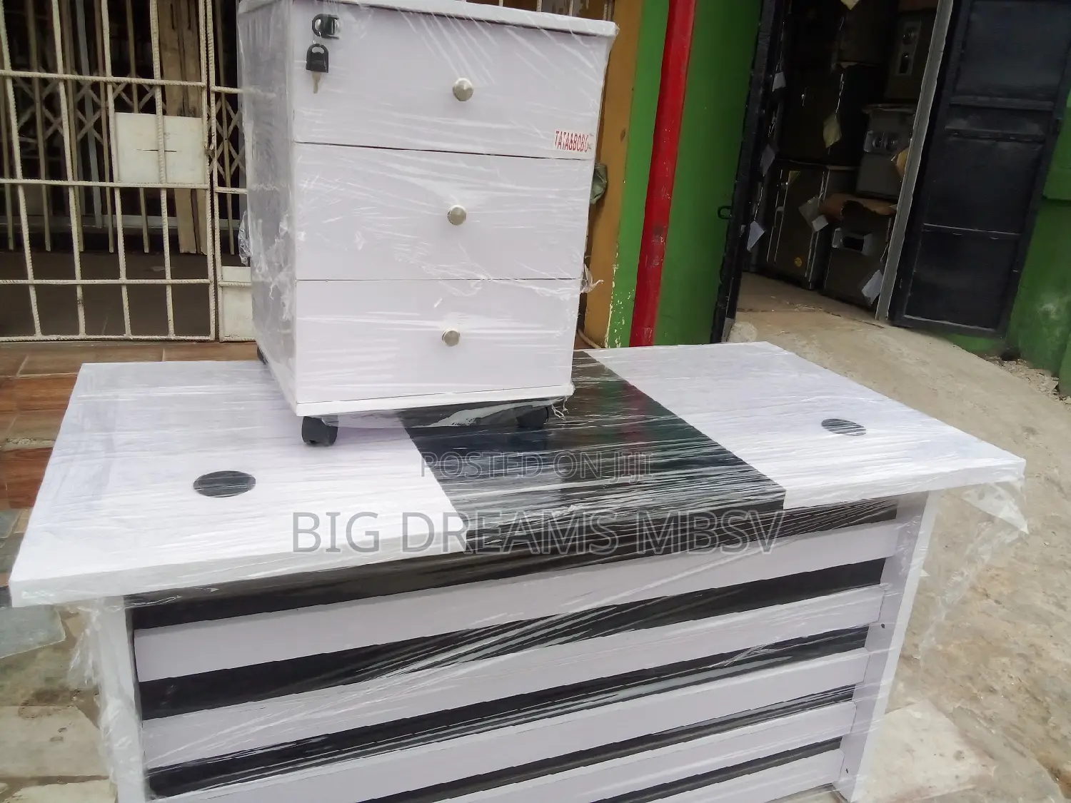 Whit 1.4meter Executive Table With Side Drawer