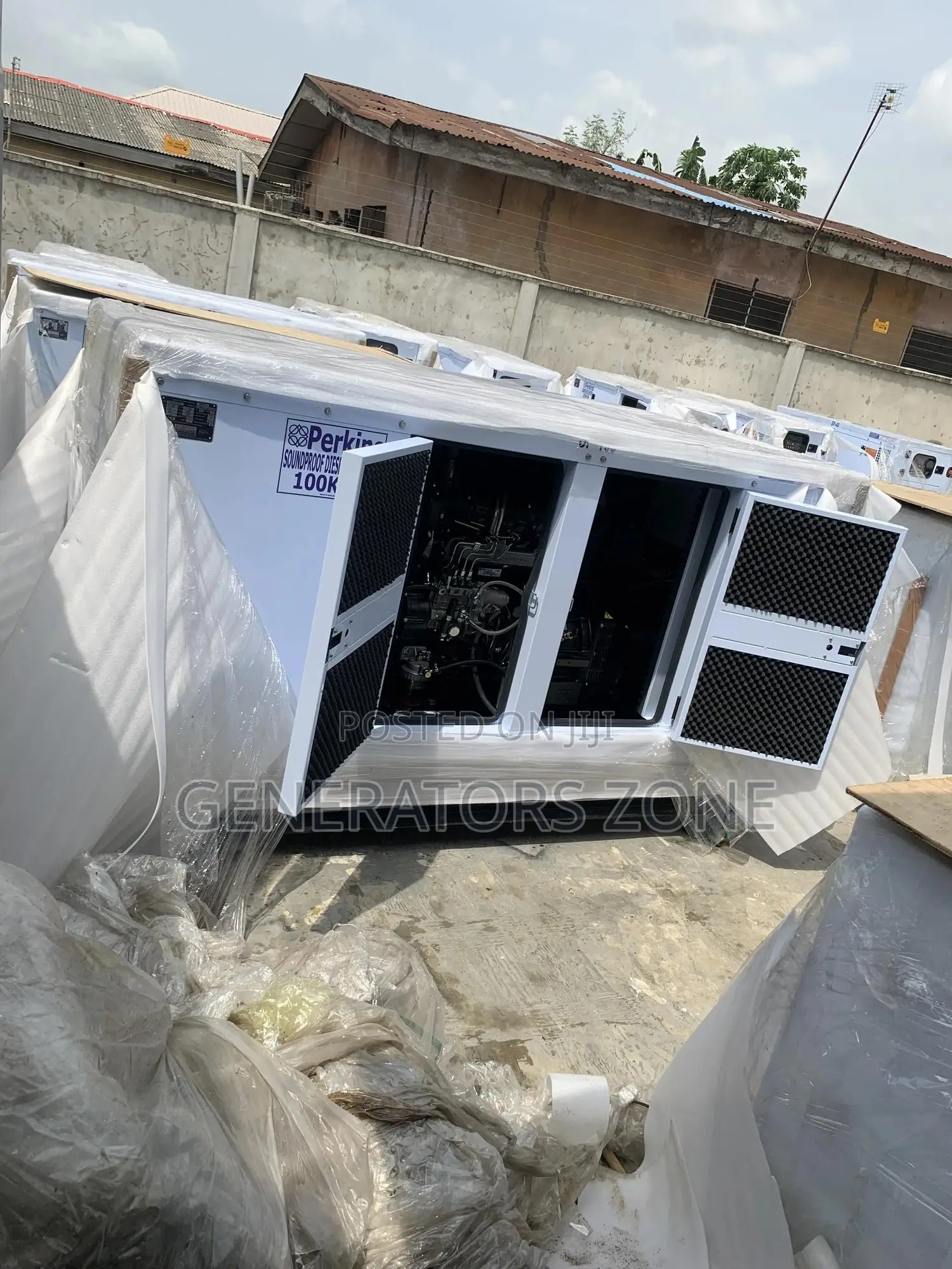 Compact Design Perkins 100kva Soundproof Generator