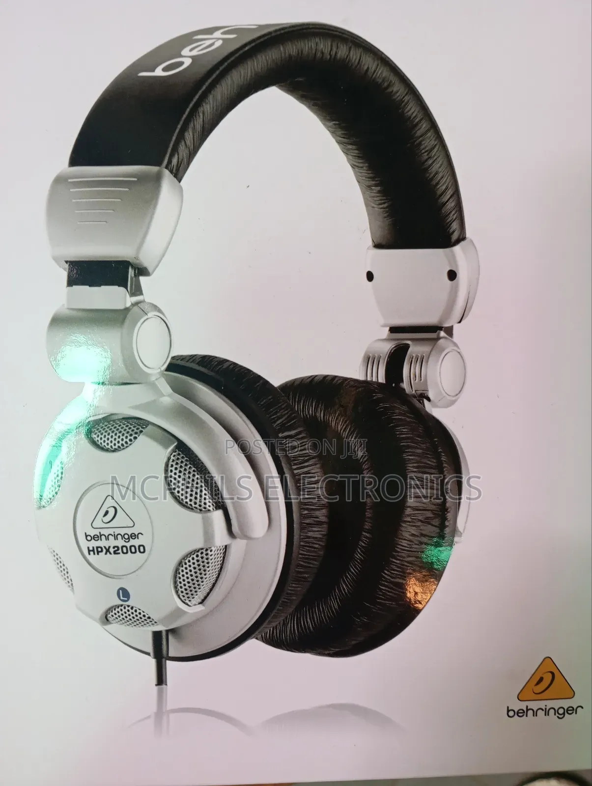 Behringer Hpx Music And Monitor Headphone.