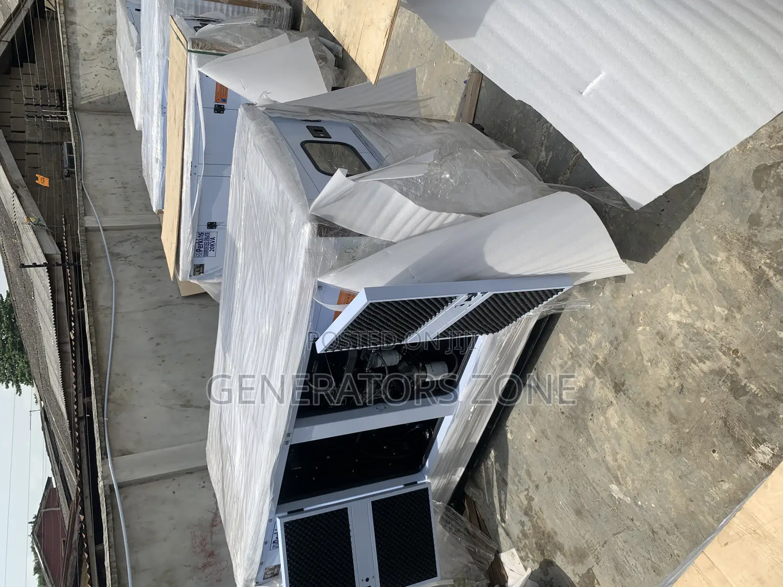Heavy Duty Point 100kva Perkins Soundproof Generator
