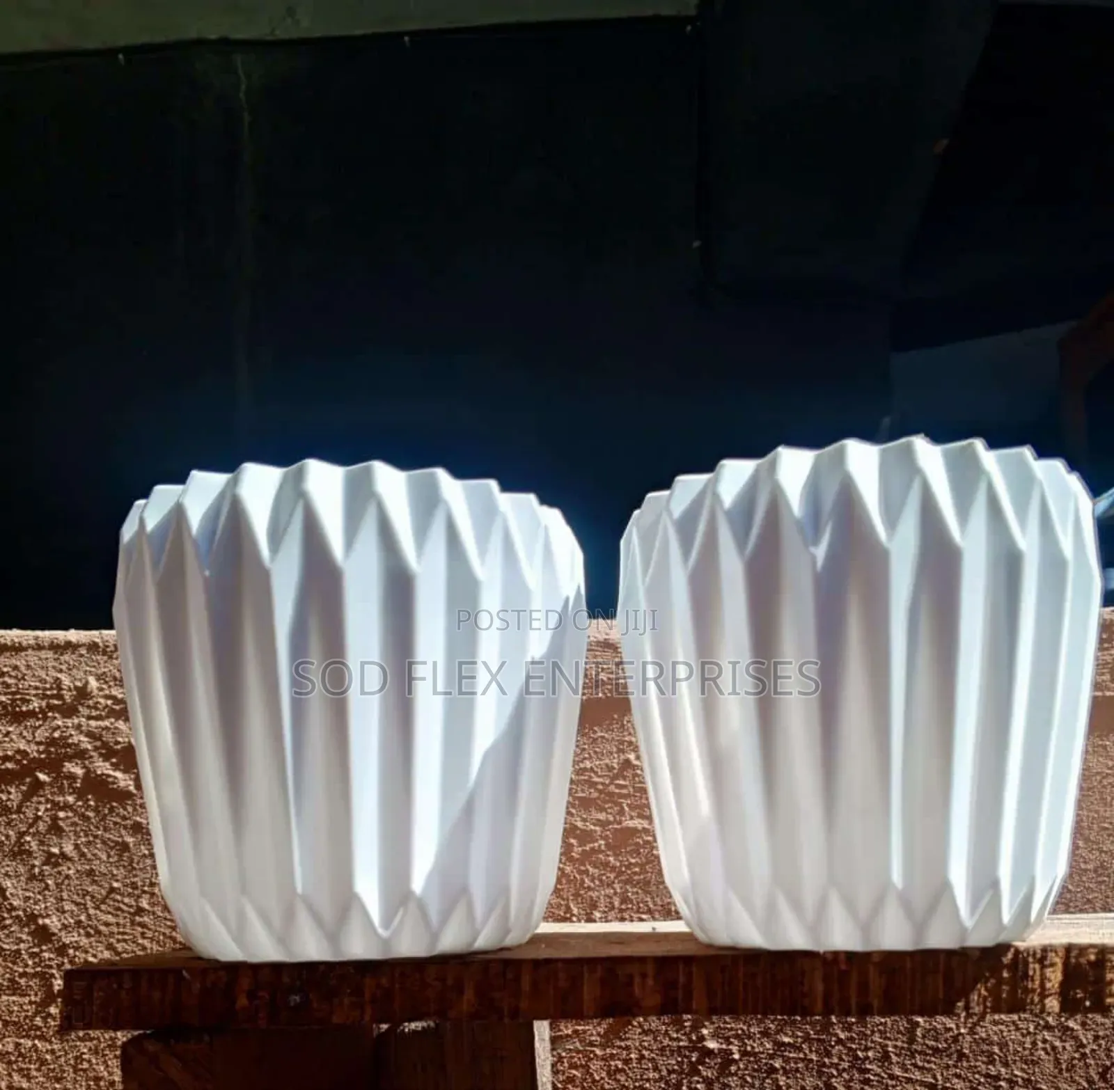 Beautiful Portable Plastic White Flower  Pot