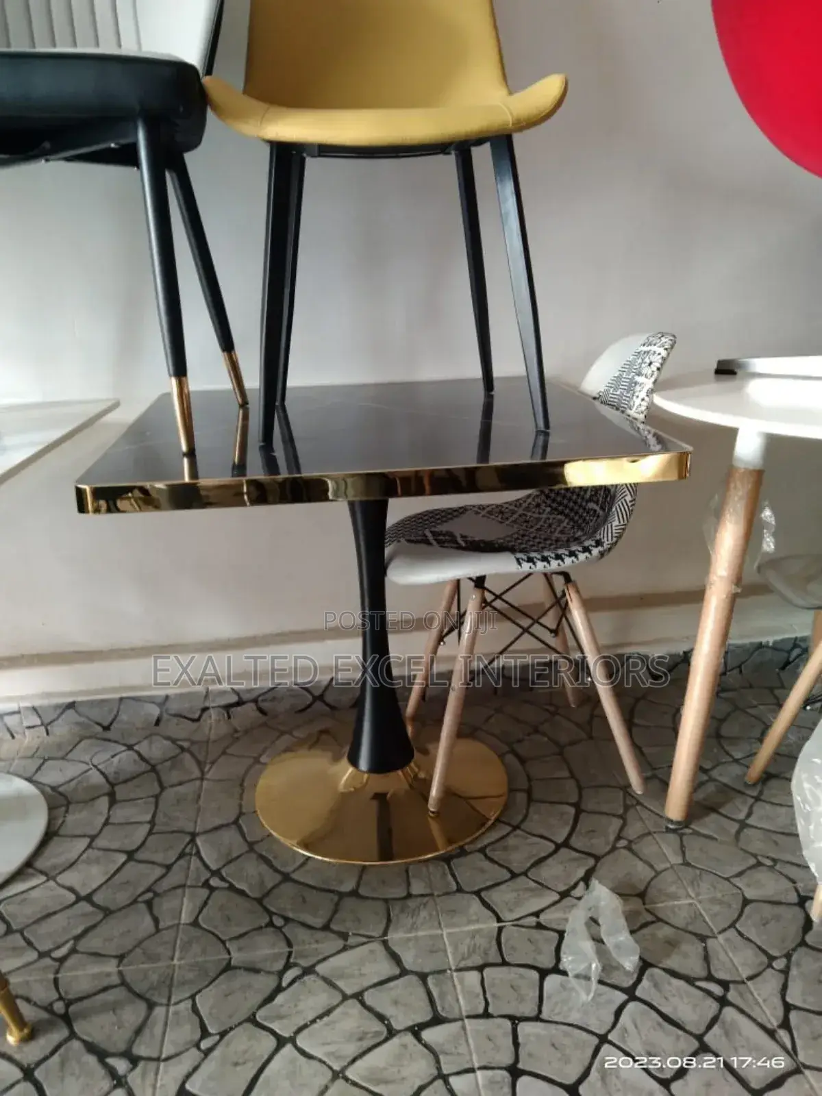 Luxury Designed Restaurant Table
