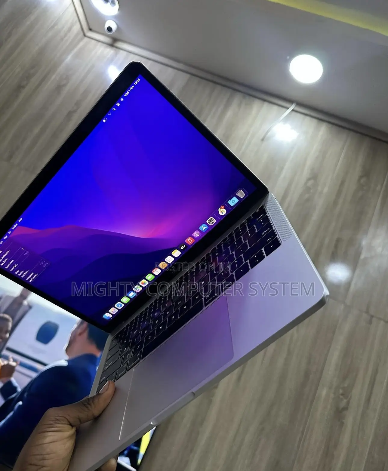 Laptop Apple MacBook Pro 2017 8GB Intel Core I5 SSD 256GB