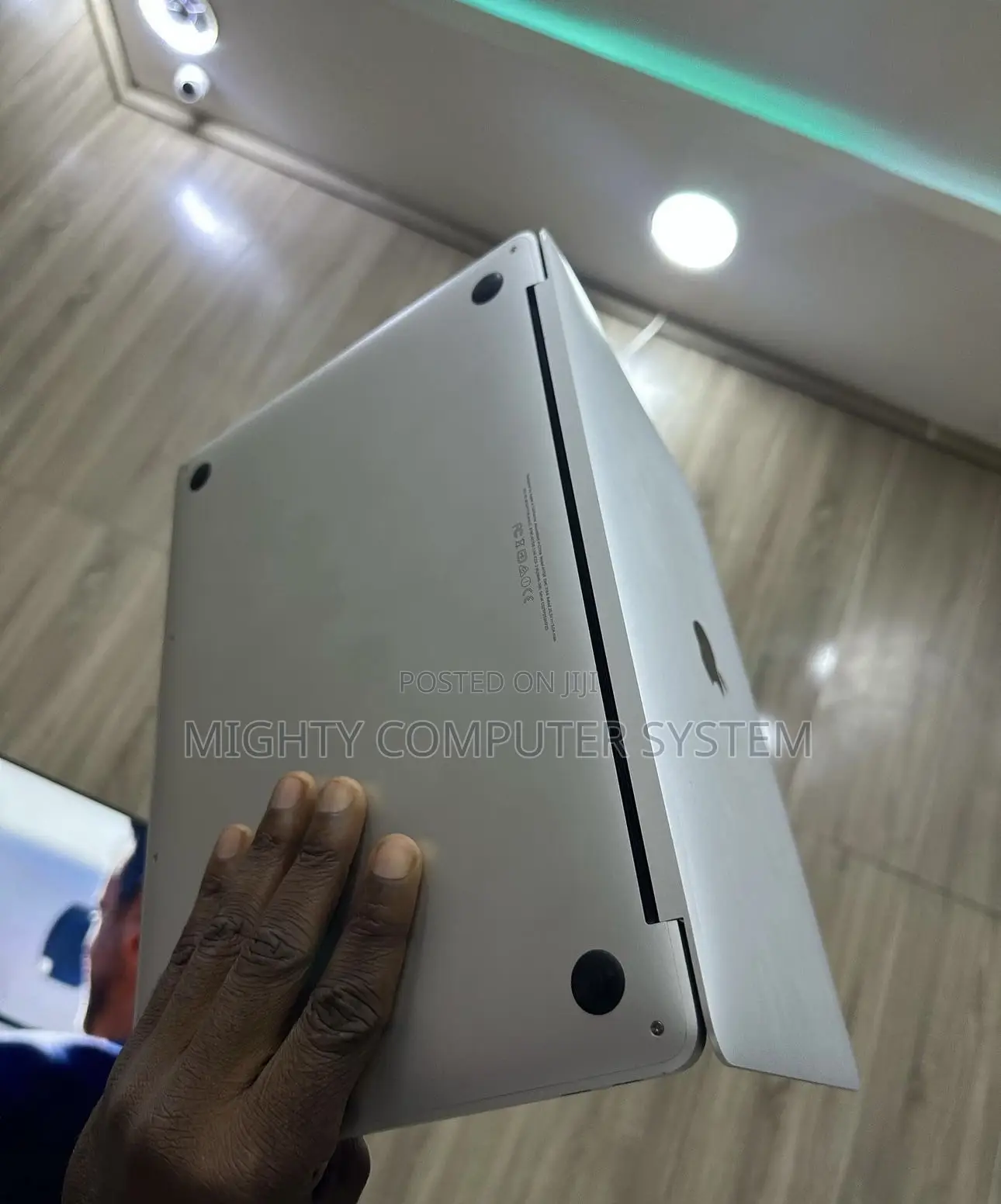 Laptop Apple MacBook Pro 2017 8GB Intel Core I5 SSD 256GB