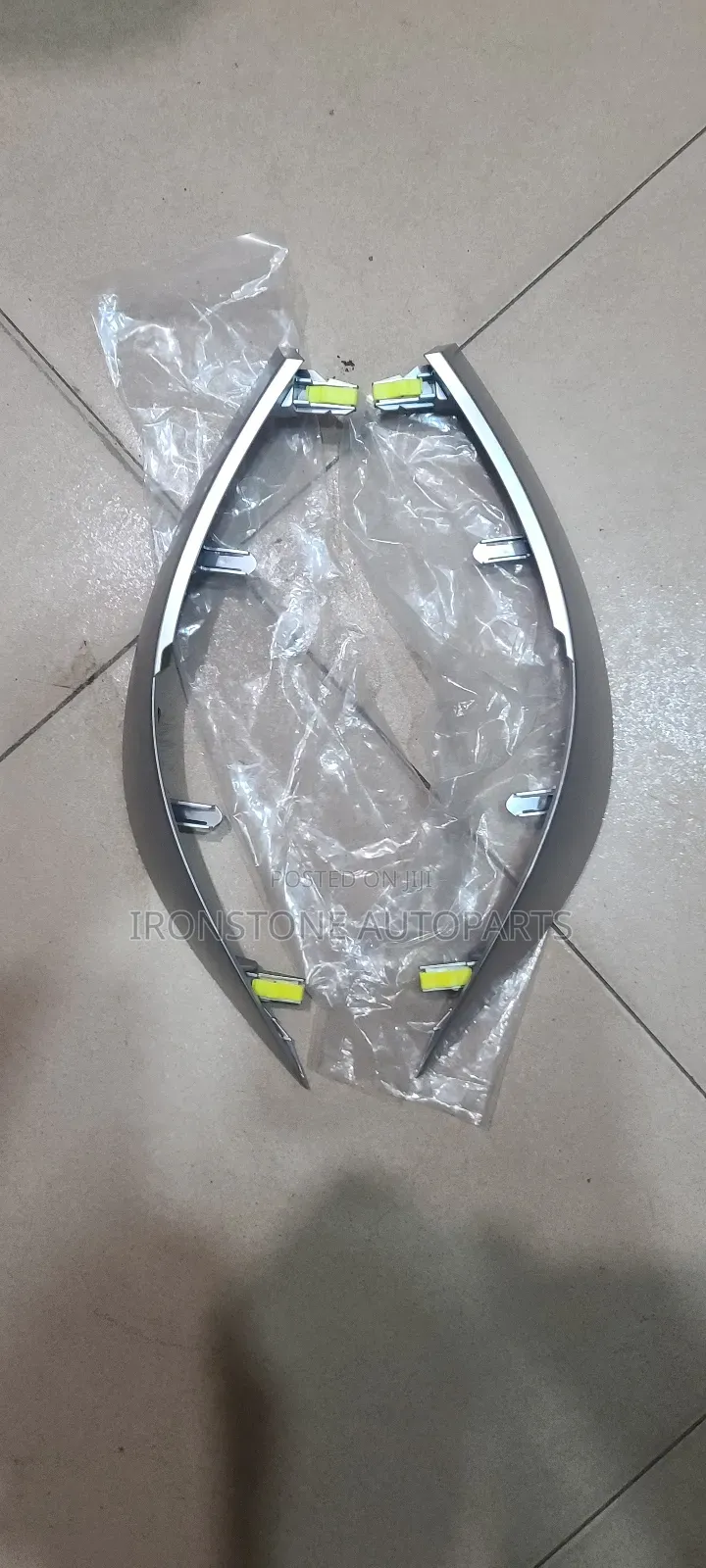 Dashboard Trim / Chrome - Corolla 2010