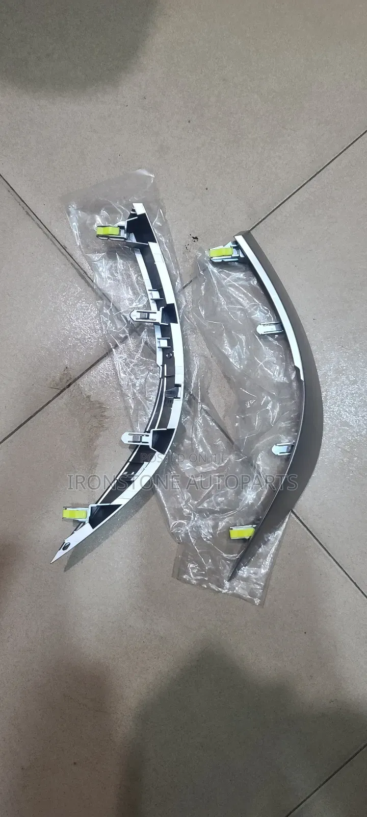 Dashboard Trim / Chrome - Corolla 2010