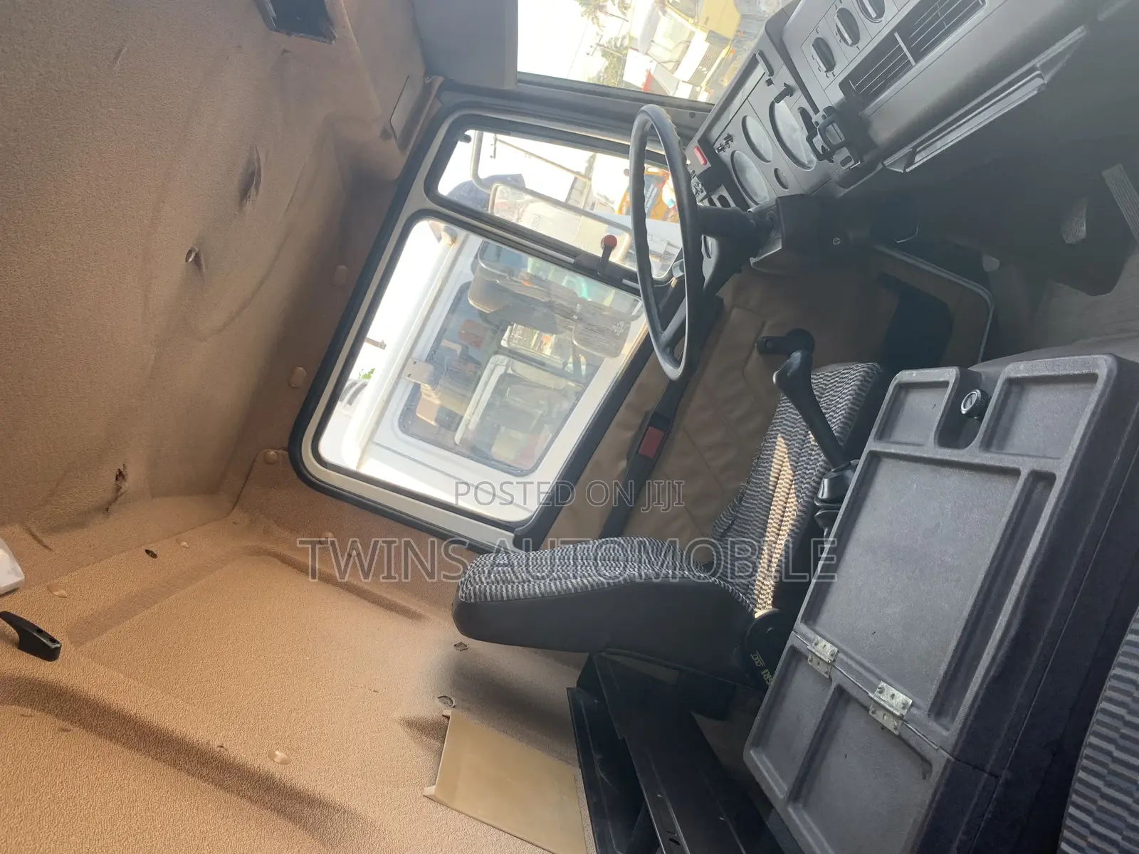 Mercedes-Benz 814 Container Body