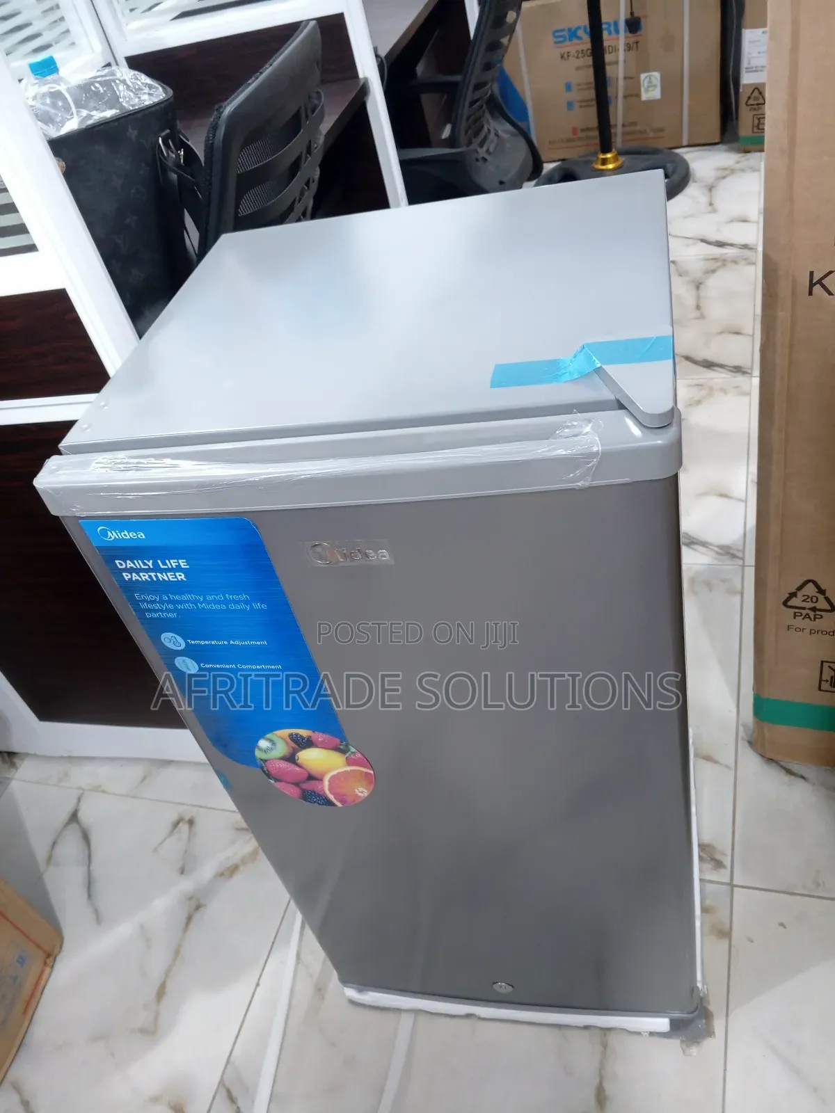 Midea Single-Door Fridge 85 Litres- Food/Drink Storage