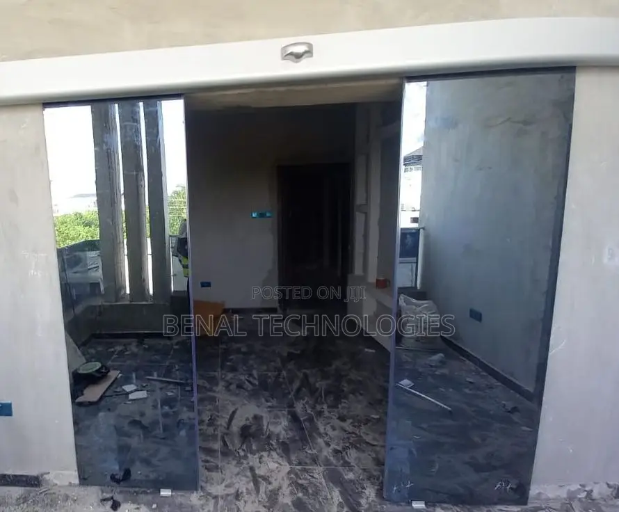 Auto-Sensoric Sliding Gate