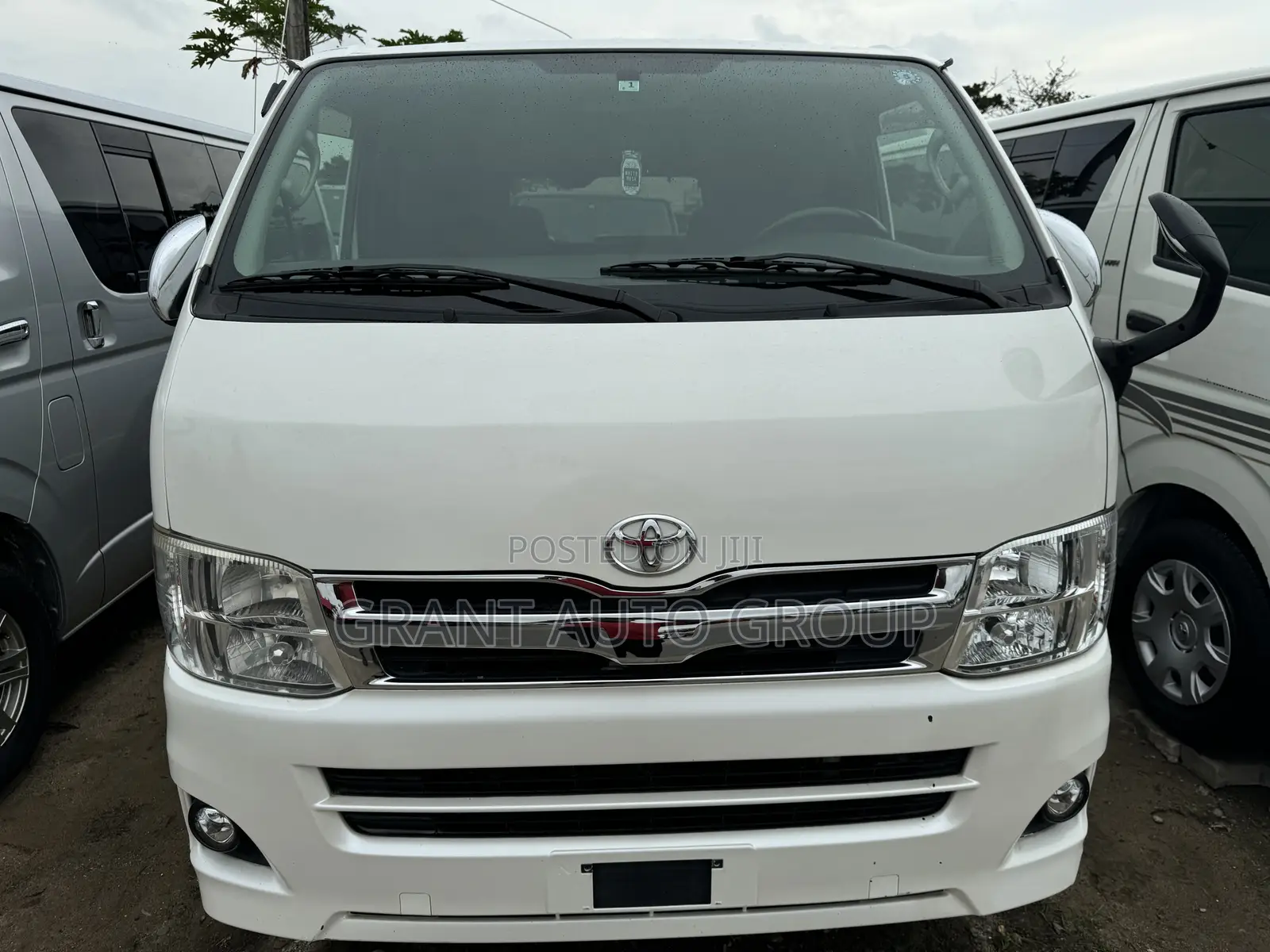 Toyota HiAce 2011 White