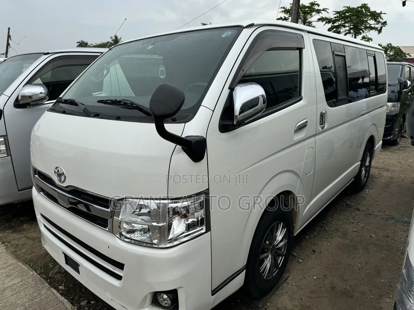Toyota HiAce 2011 White