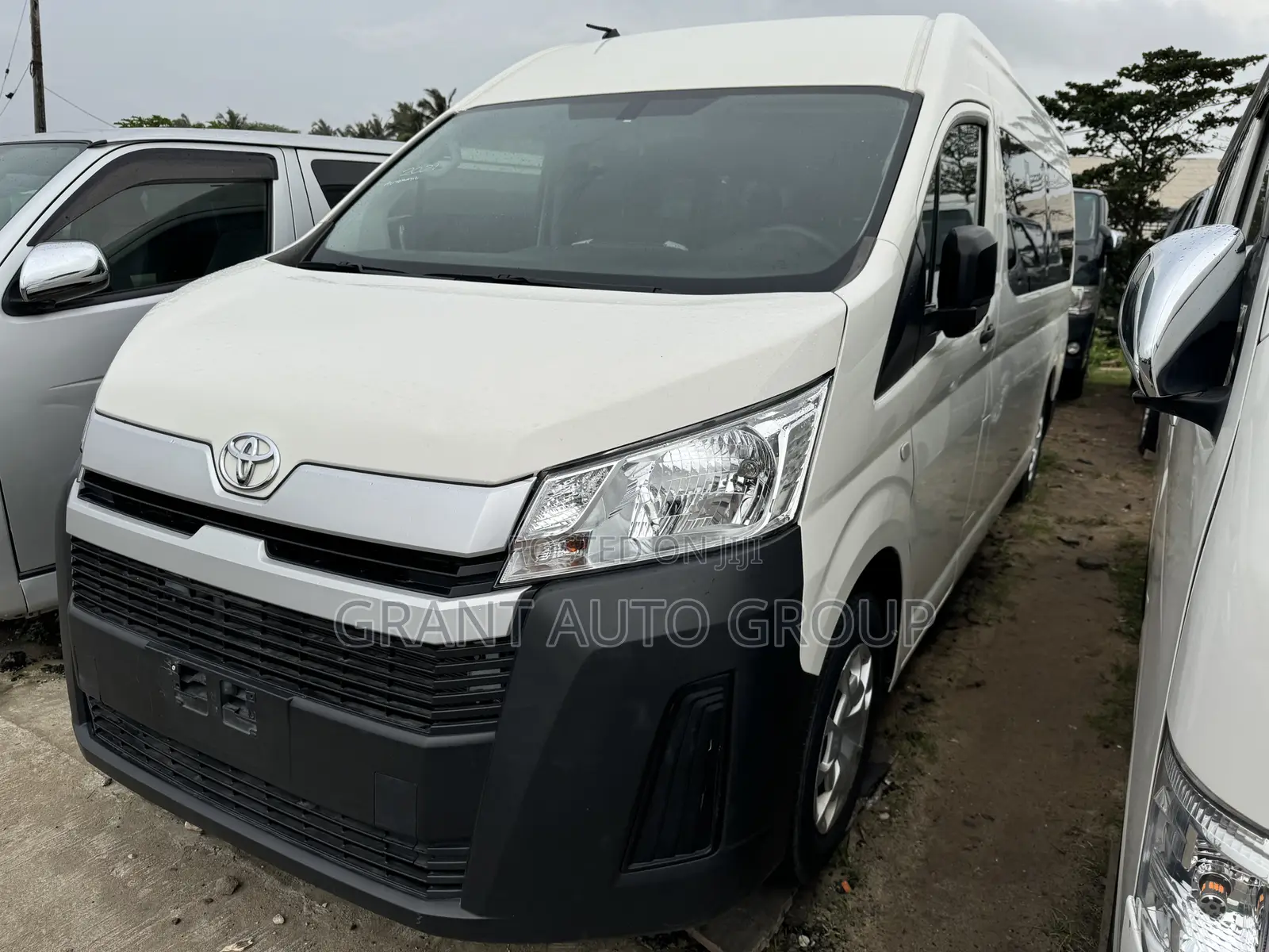 Toyota HiAce 2021 White