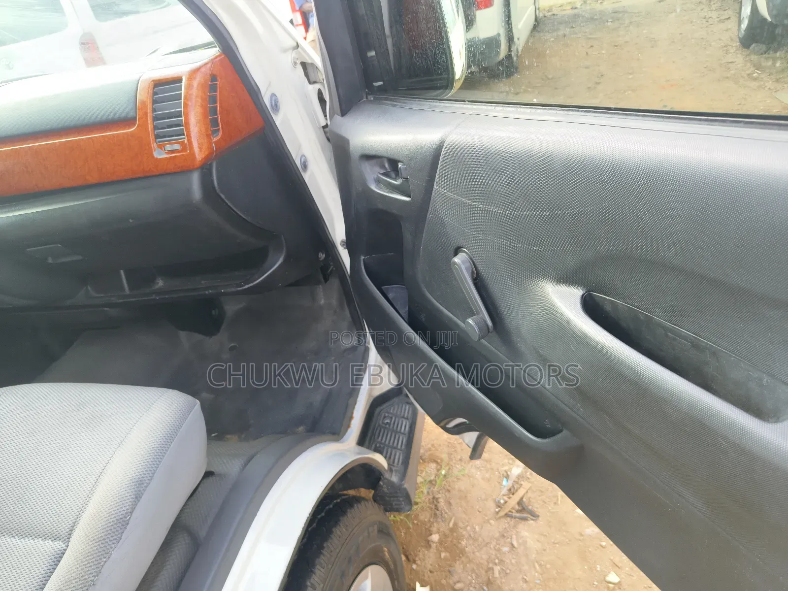 Toyota HiAce 2014 White