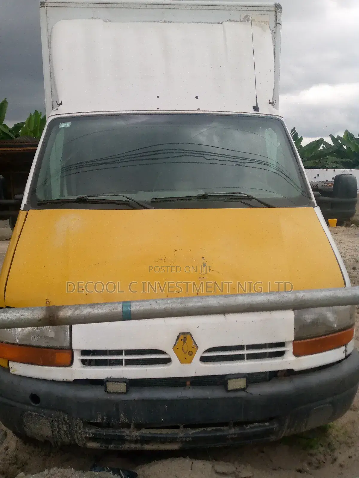 Renault Container Body Truck