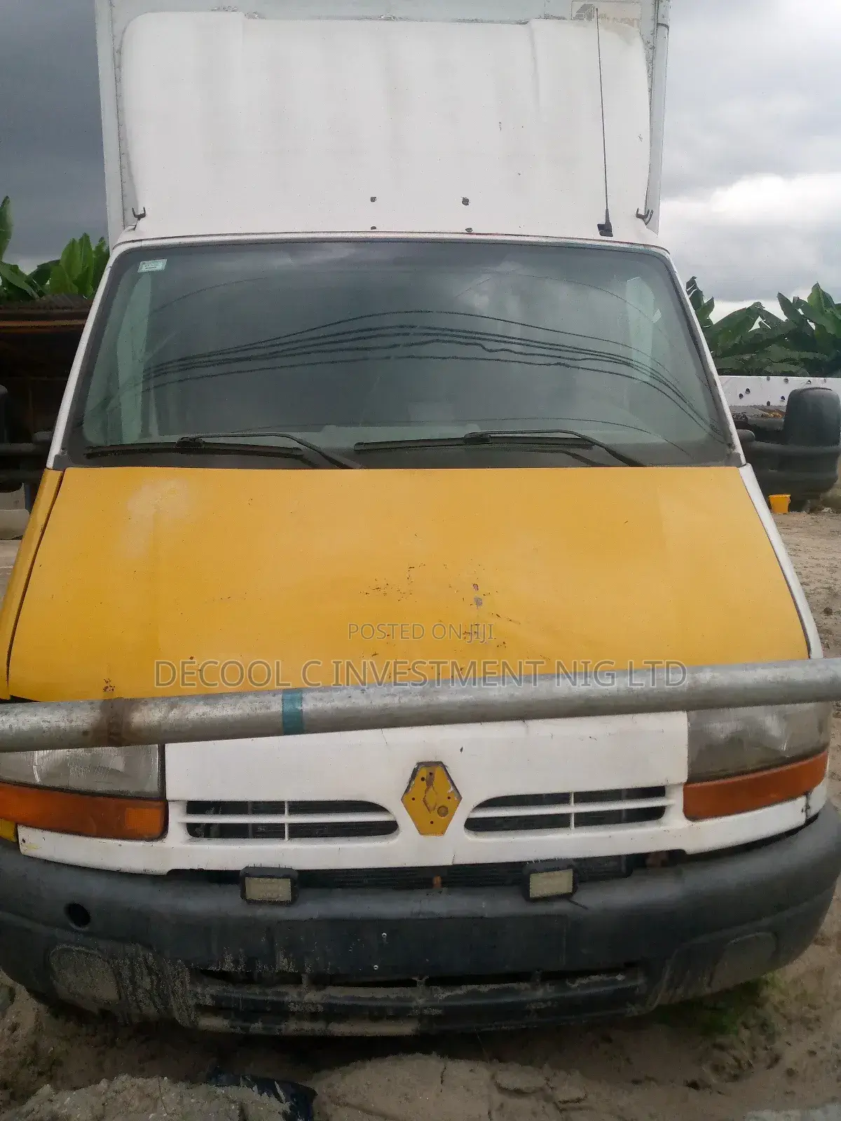 Renault Container Body Truck
