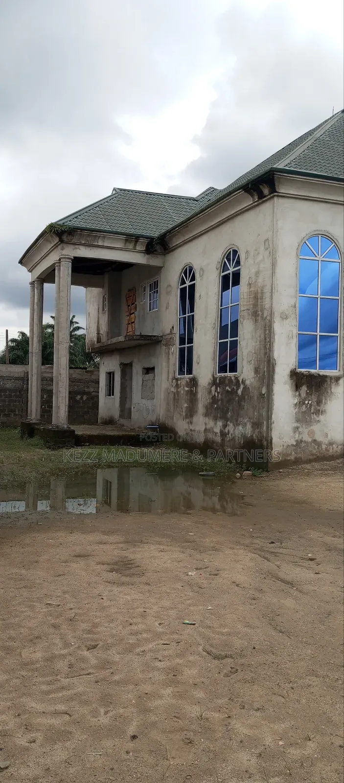 11bdrm Duplex in Rumuesara Eneka , for sale