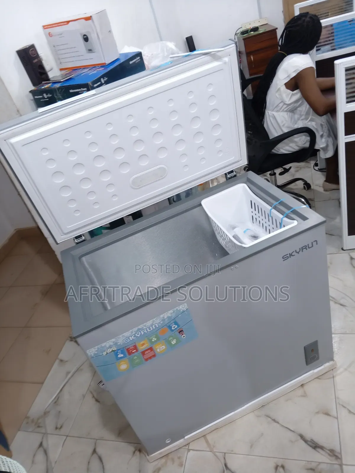 Skyrun Large Freezer 200 Liters- Commercial