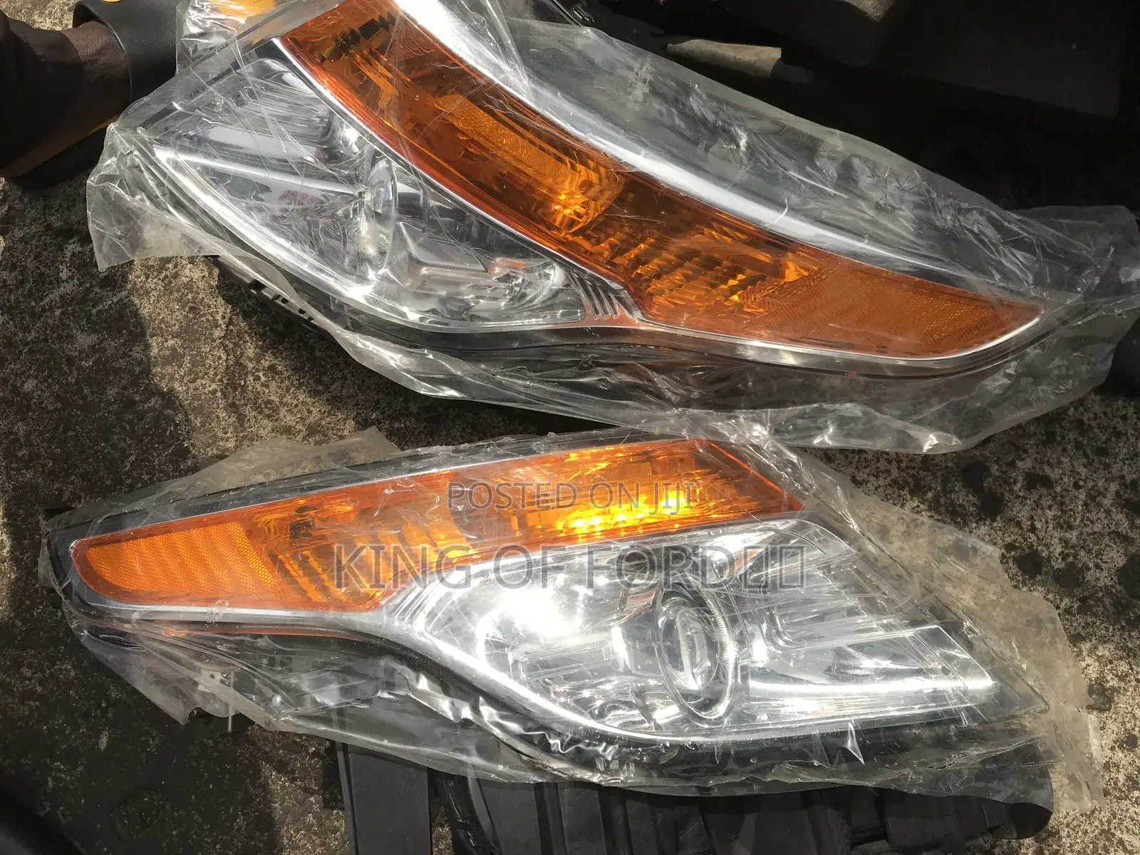Headlights Ford Explorer 2013