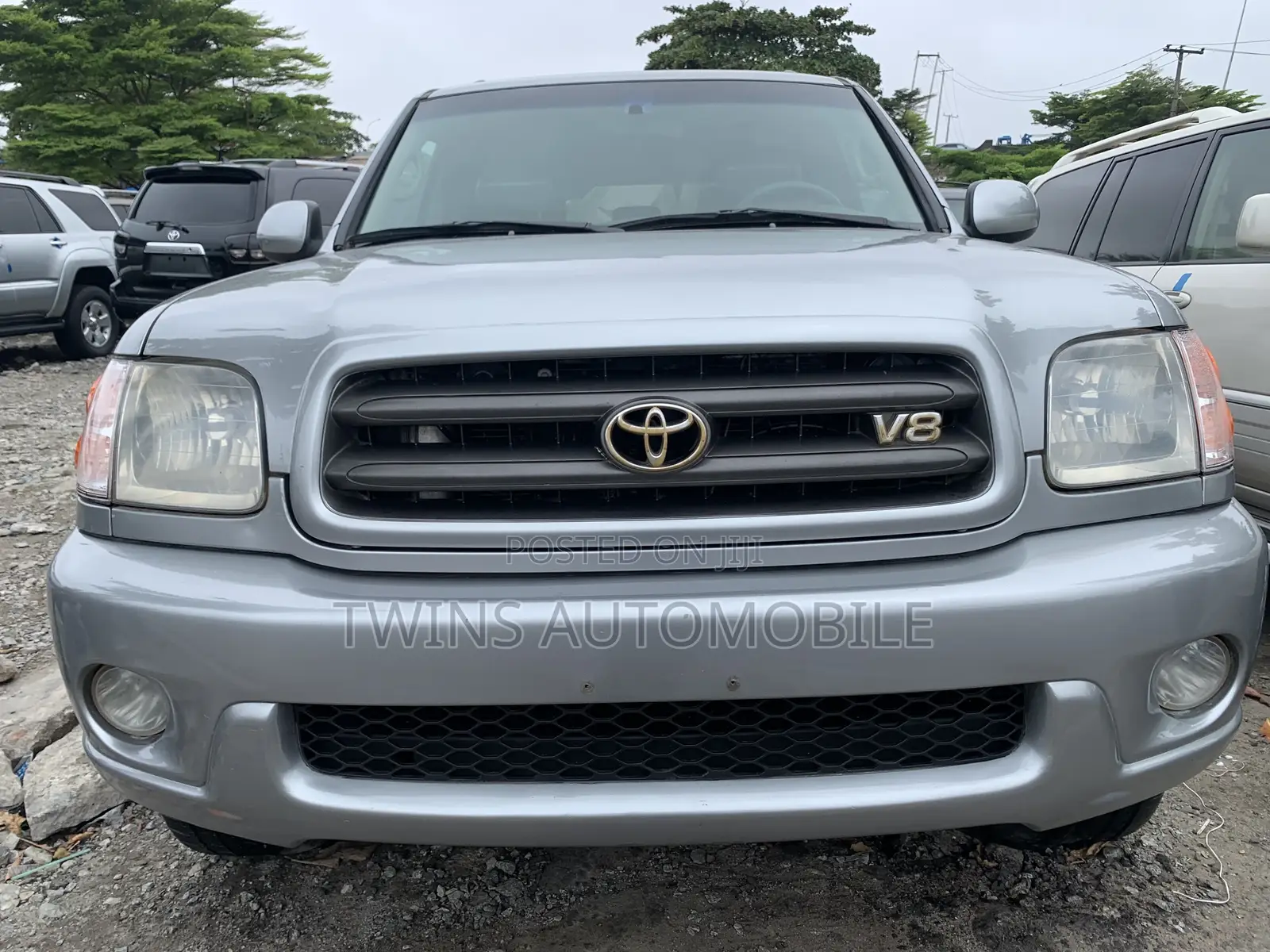 Toyota Sequoia 2004 Silver