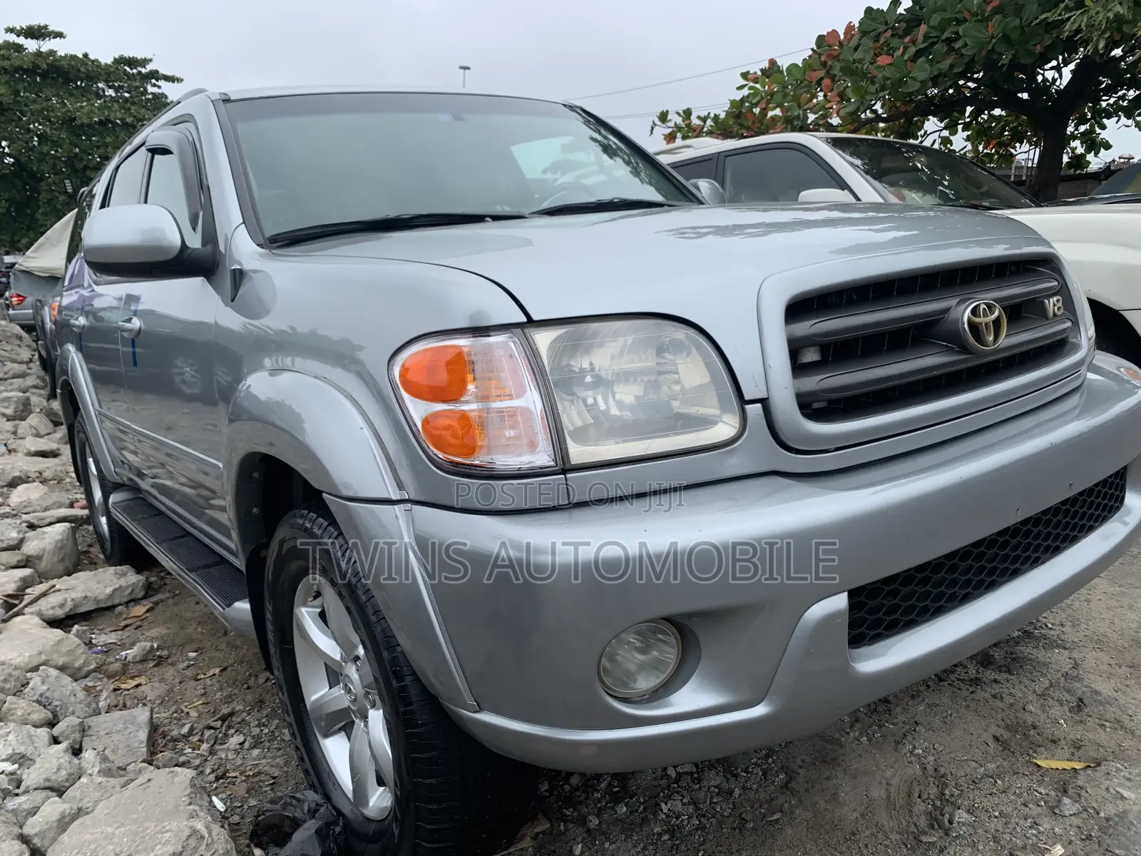 Toyota Sequoia 2004 Silver