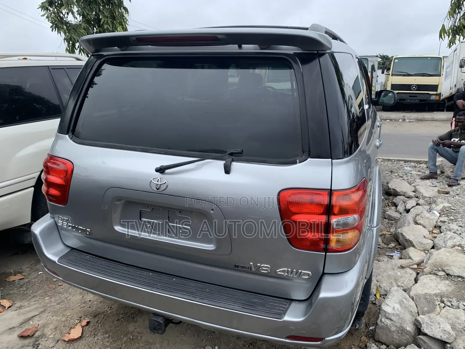 Toyota Sequoia 2004 Silver