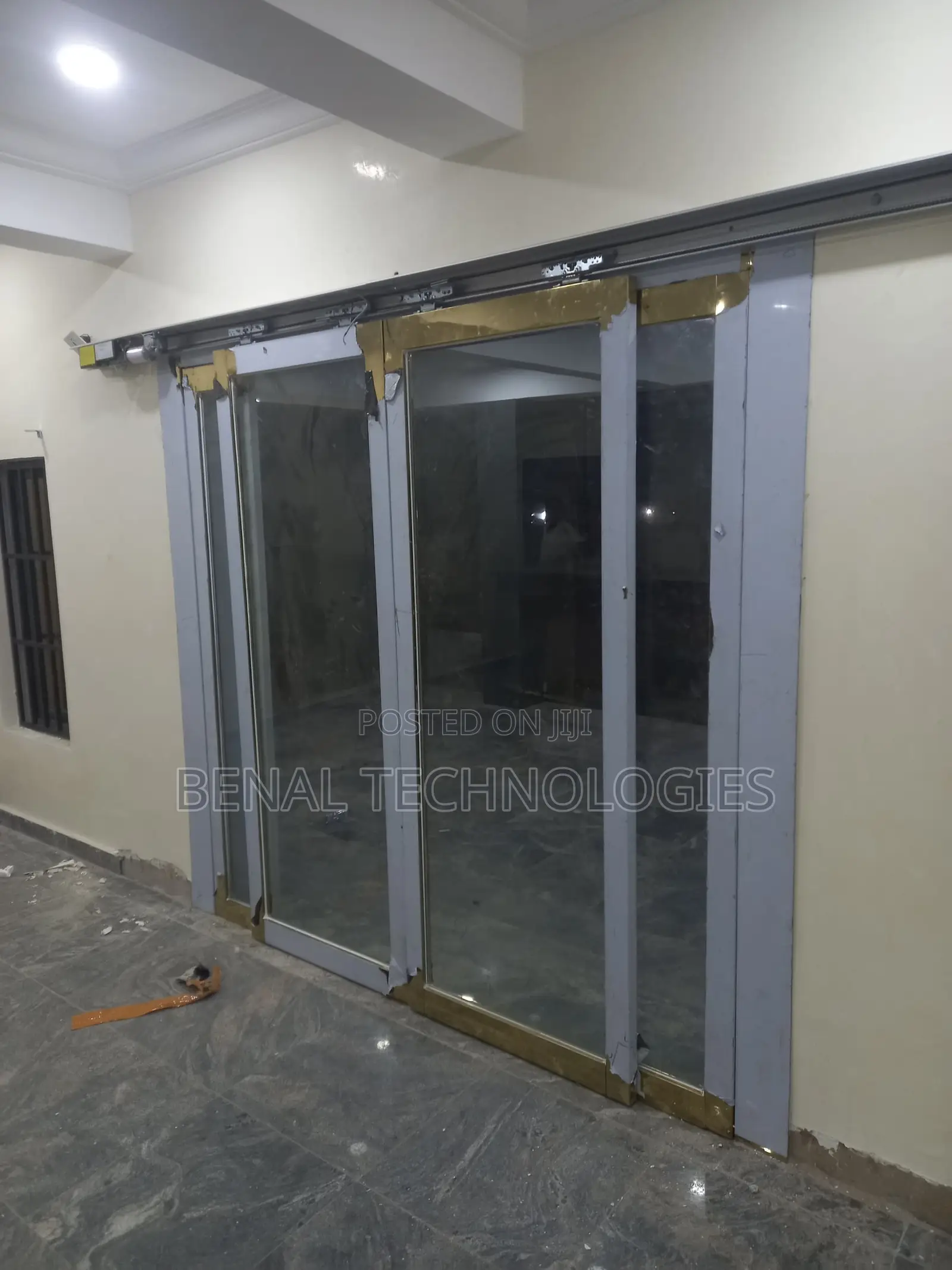 Hands-Free Glass Door With Sensor