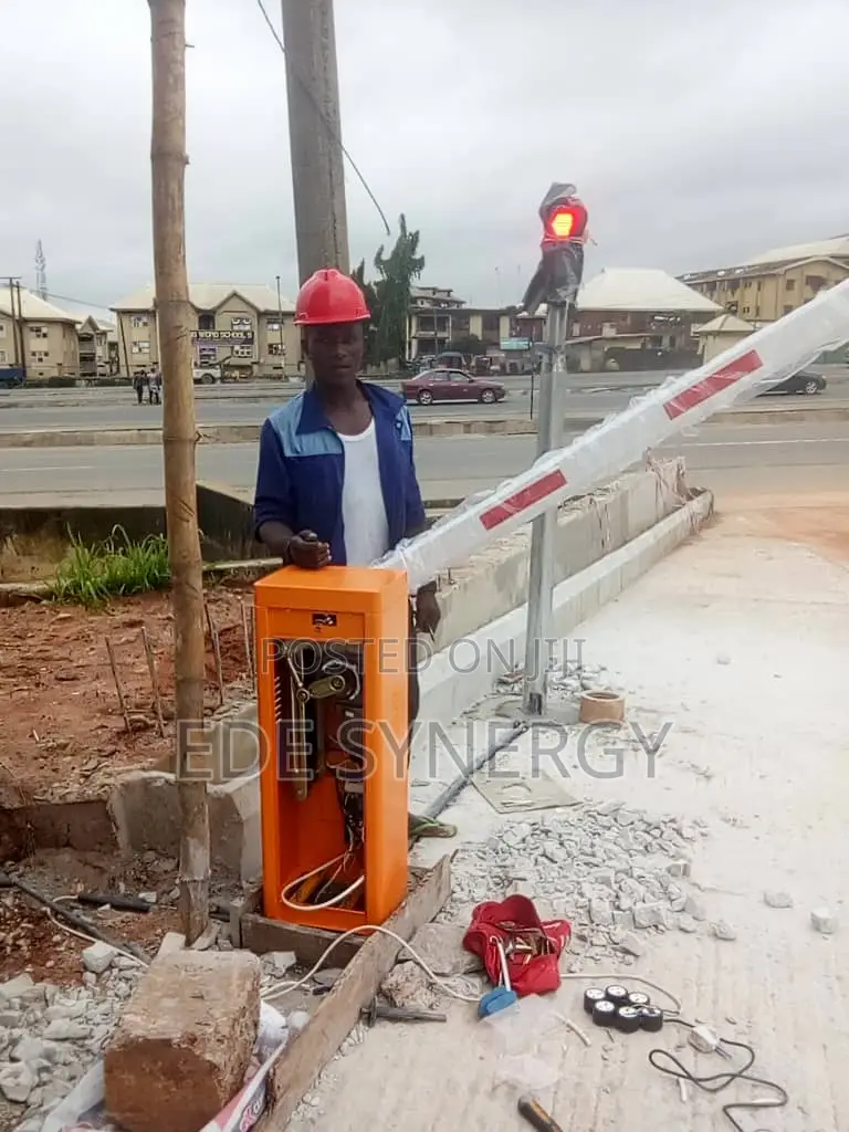 6 Meters Remote Controlled Boom Barrier System With 2 Remote