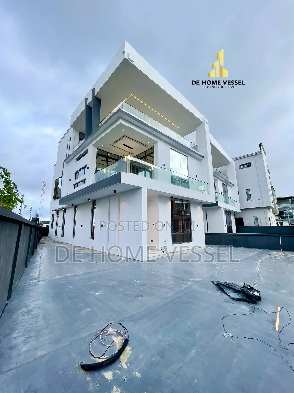 4bdrm House in Osapa london for sale