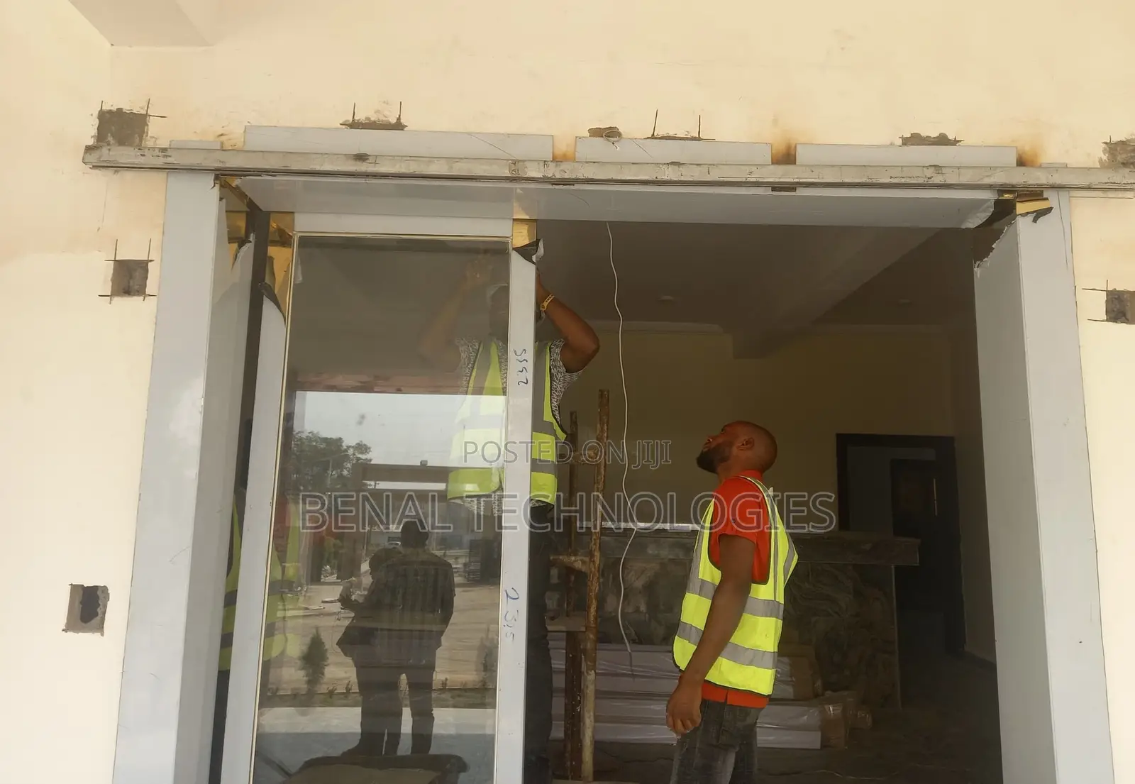 Advanced Glass Door Entry With Automated Sensors