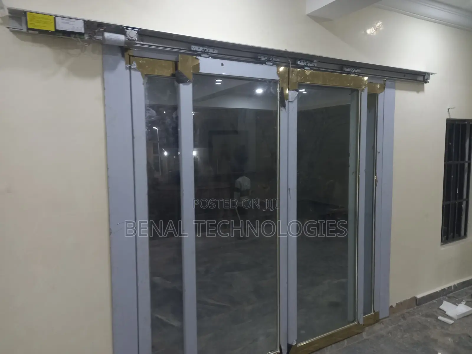 Touchless Glass Doors With Automated Sensor Entry